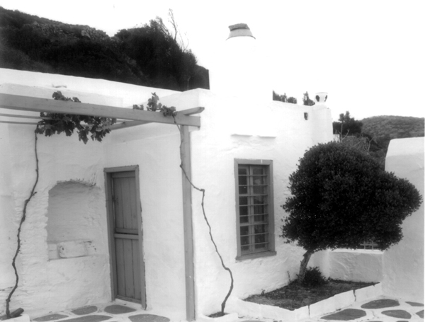 [INLINE:courtyard]