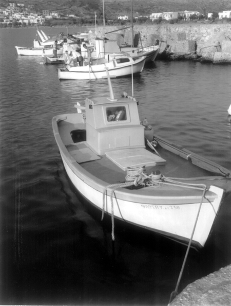 [INLINE:kamaresboat]